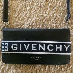 GIVENCHY URBAN LOGO BAND iPHONE X& XS PHONE HOLDER